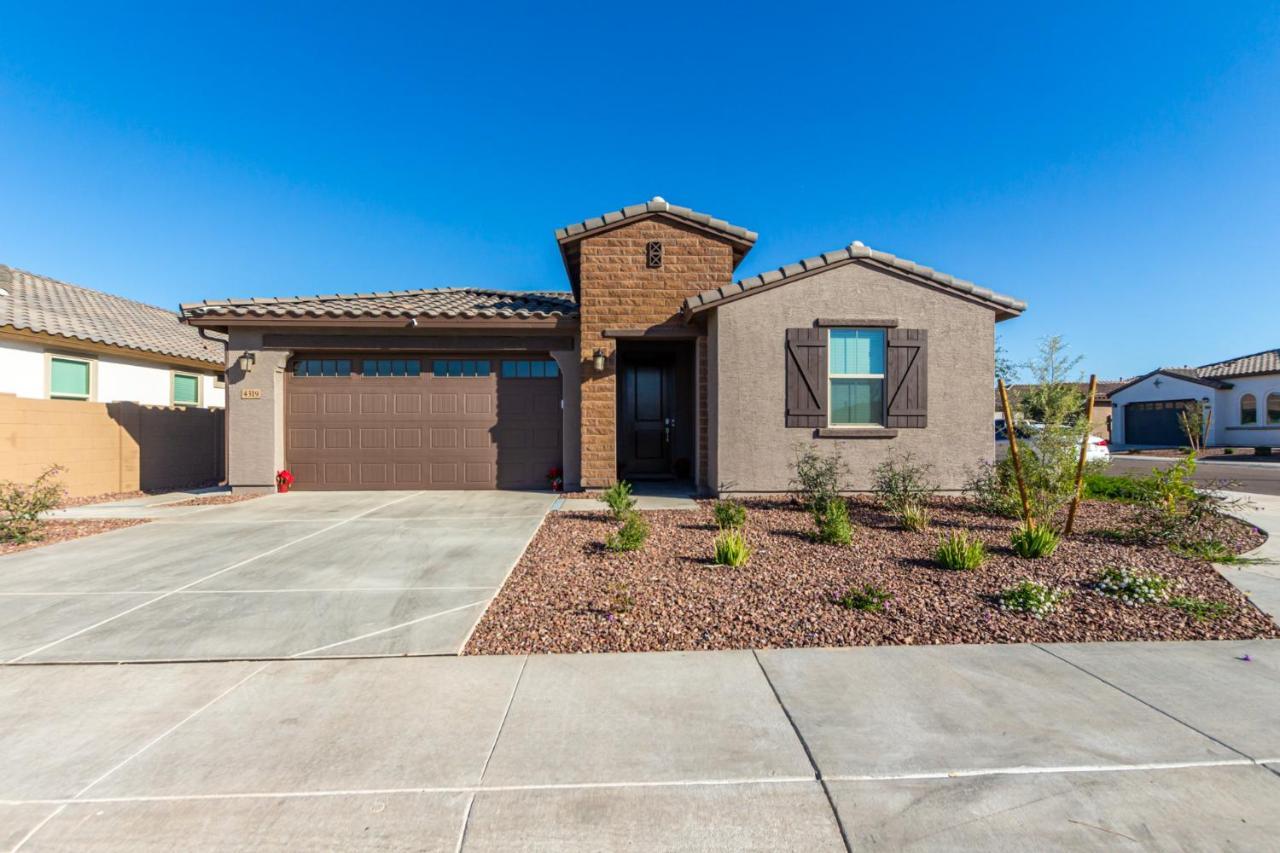 At Your Service - Modern Amenities, Urban Location, Sophisticated Style Phoenix Exterior photo