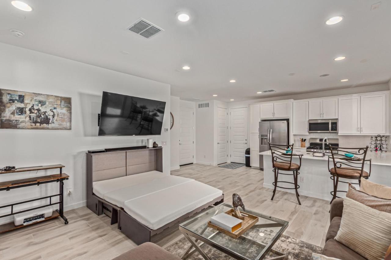 At Your Service - Modern Amenities, Urban Location, Sophisticated Style Phoenix Exterior photo