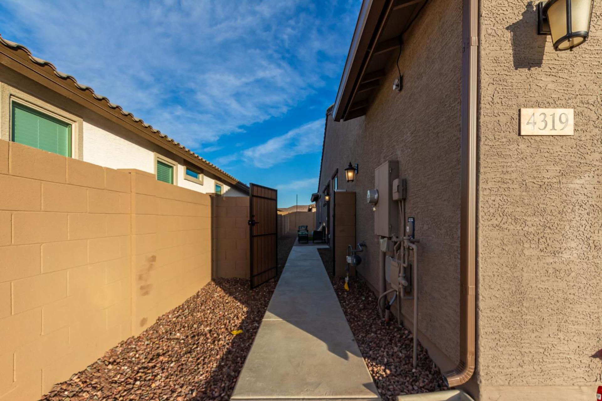 At Your Service - Modern Amenities, Urban Location, Sophisticated Style Phoenix Exterior photo